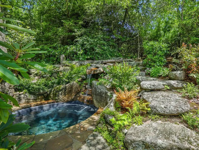 Bio je jedan od najvećih seks-simbola Hollywooda, a iza sebe je ostavio vilu neopisive ljepote