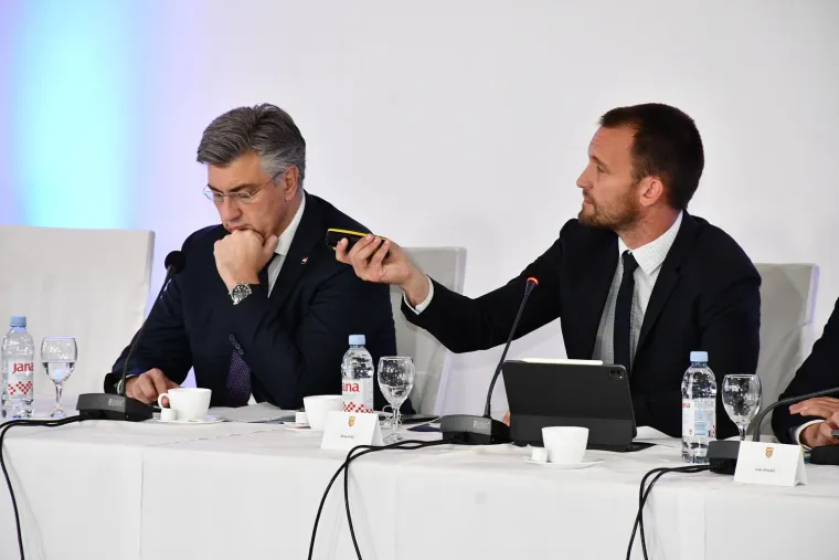 O čemu to razmi&scaron;lja Andrej Plenković?