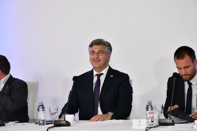 O čemu to razmi&scaron;lja Andrej Plenković?