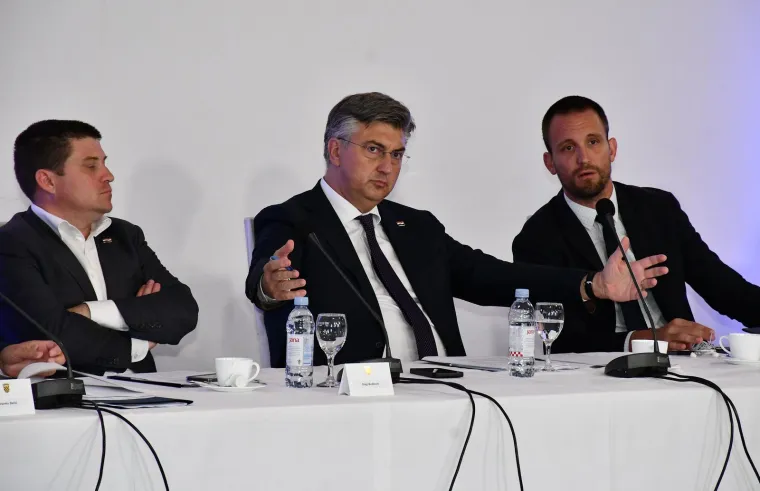 O čemu to razmi&scaron;lja Andrej Plenković?