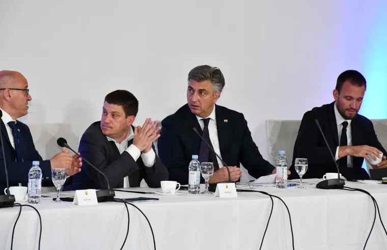 O čemu to razmi&scaron;lja Andrej Plenković?