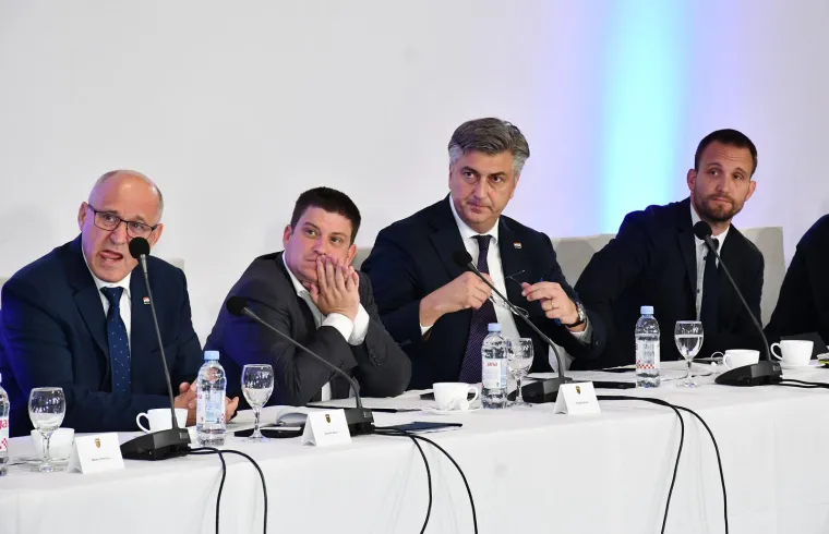 O čemu to razmi&scaron;lja Andrej Plenković?