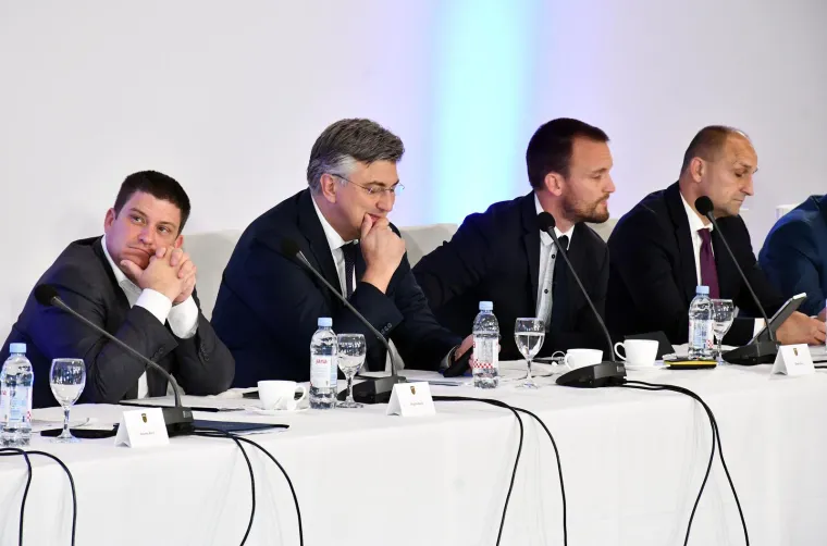 O čemu to razmi&scaron;lja Andrej Plenković?