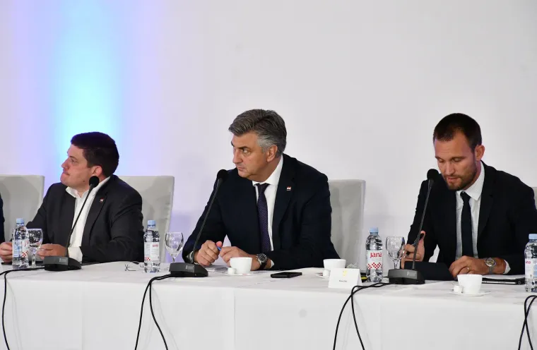 O čemu to razmi&scaron;lja Andrej Plenković?