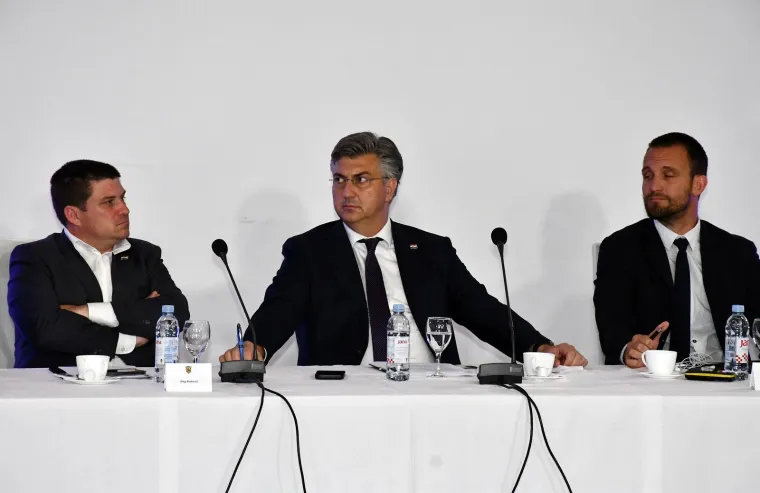 O čemu to razmi&scaron;lja Andrej Plenković?