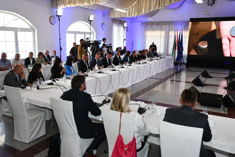 O čemu to razmi&scaron;lja Andrej Plenković?