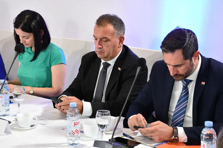 O čemu to razmi&scaron;lja Andrej Plenković?