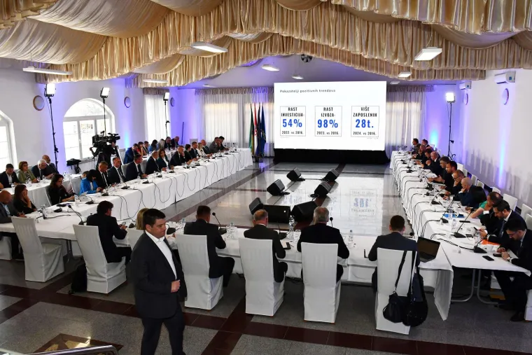 O čemu to razmi&scaron;lja Andrej Plenković?