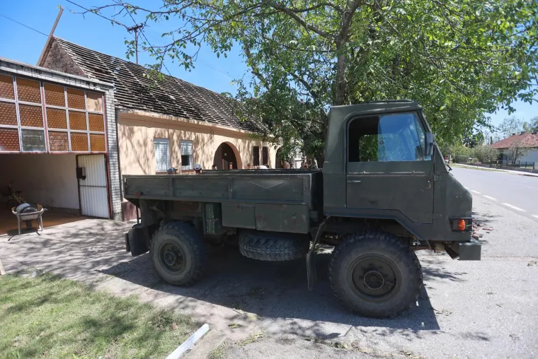 Vojska kamionima stigla u Bo&scaron;njake: Počela obnova kuća uni&scaron;tenih olujom