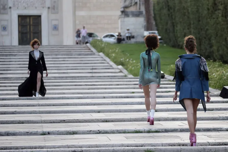 Biste li nosili mrežasto bez ičega ispod? Ove ljepotice to su odradile vrhunski