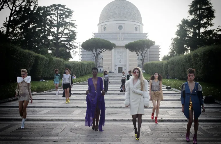 Biste li nosili mrežasto bez ičega ispod? Ove ljepotice to su odradile vrhunski