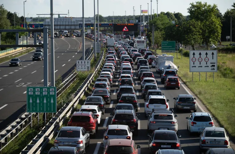 Počelo je: Kolone na autoputu u smjeru mora. Nije ni čudo, plaže su prepune