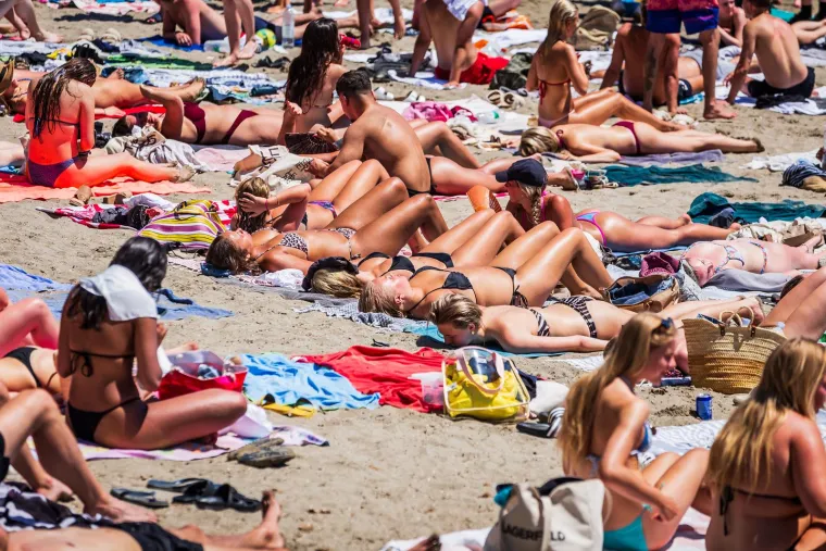 Počelo je: Kolone na autoputu u smjeru mora. Nije ni čudo, plaže su prepune