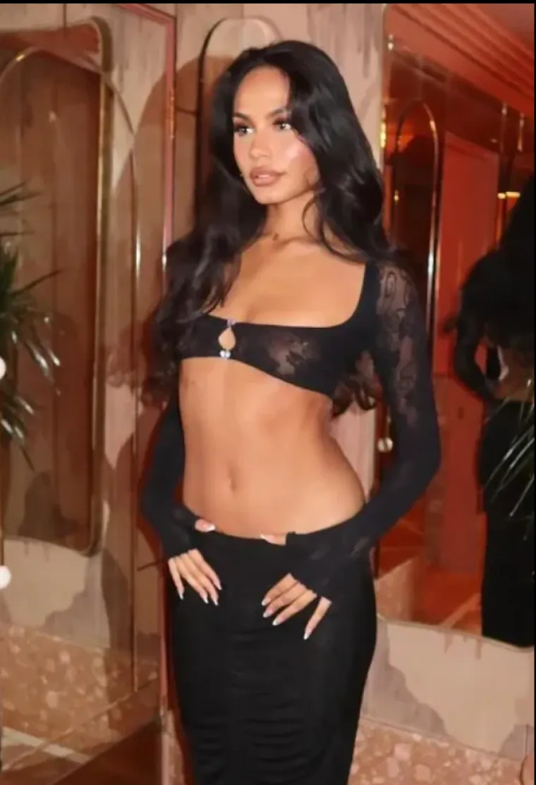 Zanosna kolumbijska ljepotica Erica (29) preselila se u Liverpool kada joj je bilo samo pet godina, a od 13. godine je krenula s modelingom koji joj je omogućio putovanja po Indiji, Grčkoj, Milanu i Los Angelesu. 

Pojavljivala se u časopisima GQ, Grazia, Harper&apos;s Bazaar i Women&apos;s Health, a 2018. godine se pojavila u spotu Toma Grennana za pjesmu &quot;Sober&quot; kao njegova ljubavna ljubav.