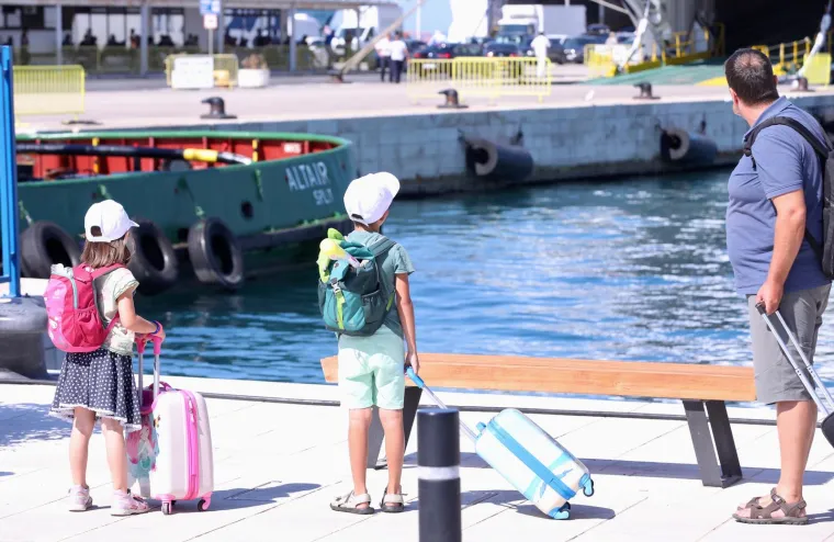 Split krcat turistima: Zgodne strankinje plijene pažnju na svakom koraku