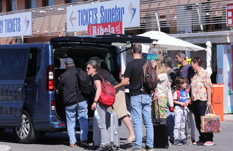 Split krcat turistima: Zgodne strankinje plijene pažnju na svakom koraku