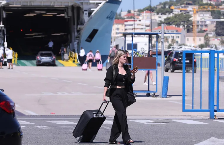 Split krcat turistima: Zgodne strankinje plijene pažnju na svakom koraku