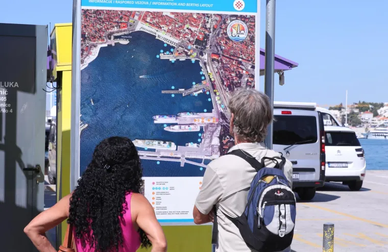 Split krcat turistima: Zgodne strankinje plijene pažnju na svakom koraku