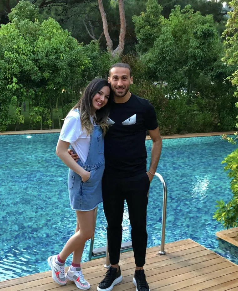 Ece Akgürbüz Tosun je supruga turskog nogometaša Cenka Tosuna s kojim je stupila u brak 2016. godine.