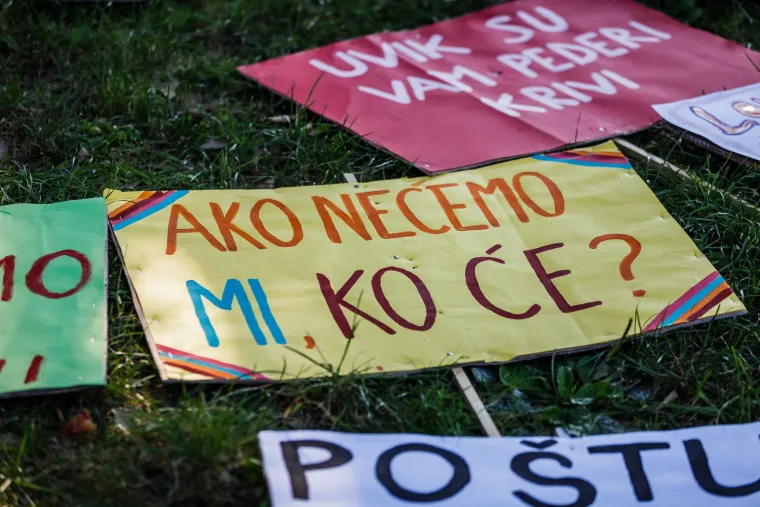 Šarenilo i jake policijske snage: Puljak na Prideu, kafići micali pepeljare. 'Pazi koga mrziš...'