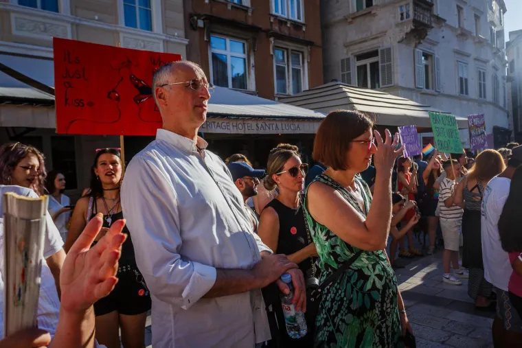 Šarenilo i jake policijske snage: Puljak na Prideu, kafići micali pepeljare. 'Pazi koga mrziš...'
