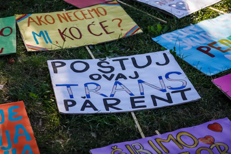 Šarenilo i jake policijske snage: Puljak na Prideu, kafići micali pepeljare. 'Pazi koga mrziš...'