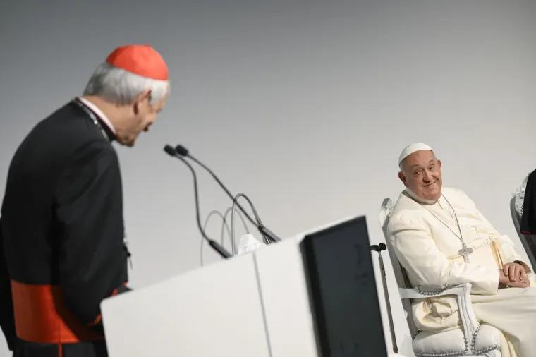 Oduševljenje u Trstu: Papa Franjo doletio helikopterom, dočekali su ga kao pravu filmsku zvijezdu