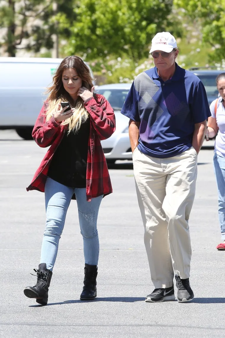 Bruce Jenner i njegova pokćerka Khloe Kardashian prije tranzicije