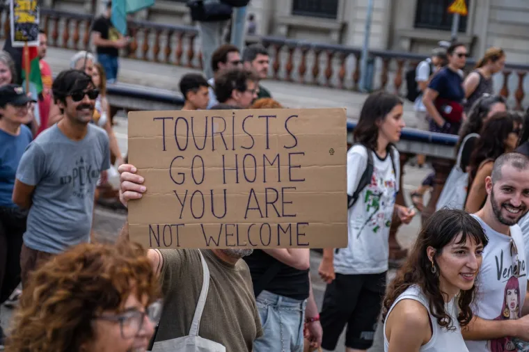 Čeka li ovo i Hrvatsku? Ustali su protiv masovnog turizma i gostima poručili: 'ajte ća!'