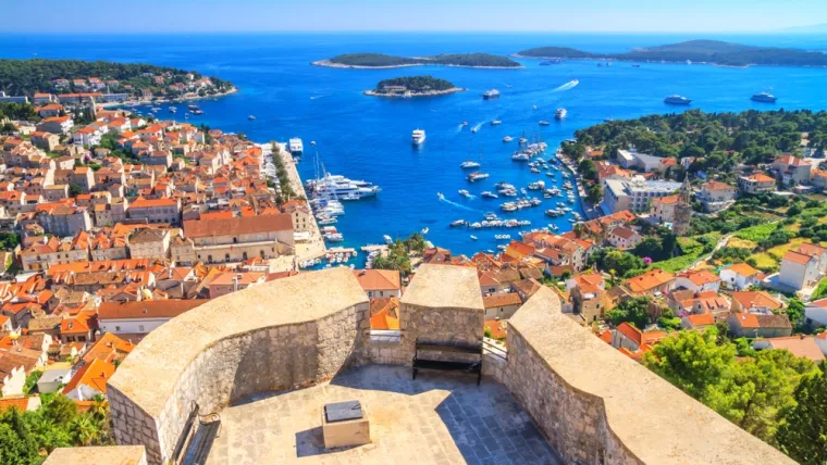 3. Hvar