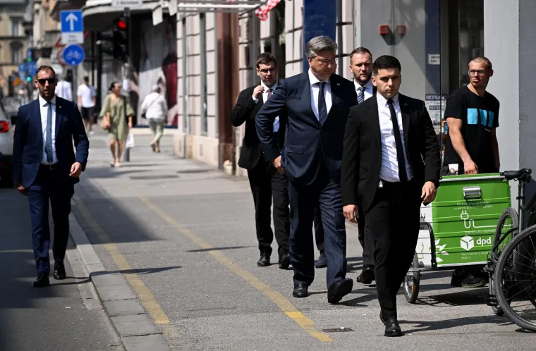 Užario se zagrebački asfalt: Jedni osvježenje potražili u sladoledu, drugima nije vruće ni u debelim sakoima