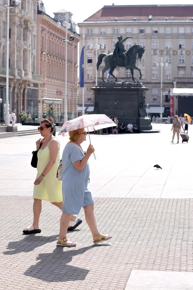 Užario se zagrebački asfalt: Jedni osvježenje potražili u sladoledu, drugima nije vruće ni u debelim sakoima