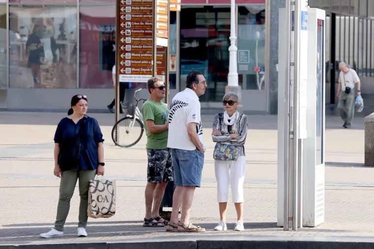 Užario se zagrebački asfalt: Jedni osvježenje potražili u sladoledu, drugima nije vruće ni u debelim sakoima