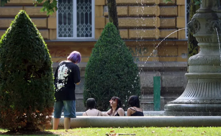 Užario se zagrebački asfalt: Jedni osvježenje potražili u sladoledu, drugima nije vruće ni u debelim sakoima