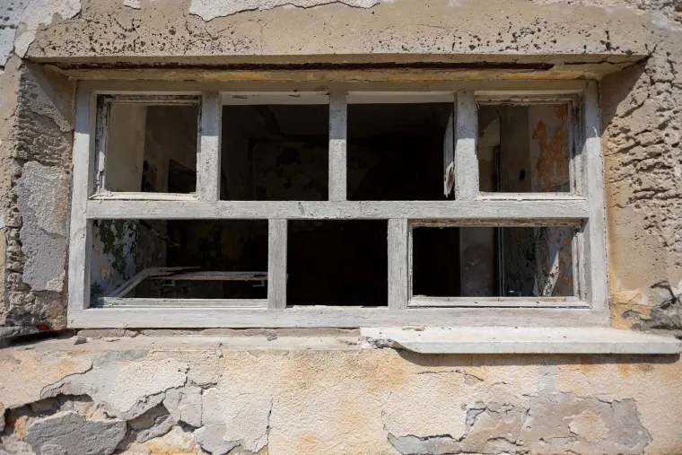 Napu&scaron;ten je već 35 godina, okružen je željezom i zelenilom. Pogledajte kako danas izgleda Goli otok