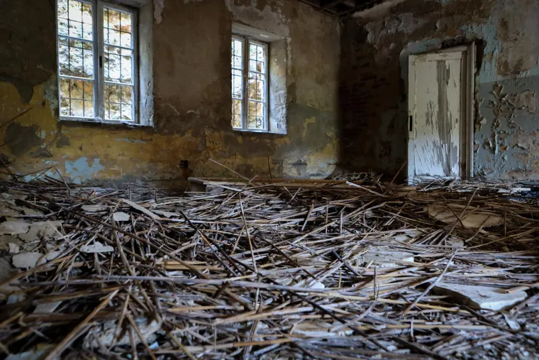 Napu&scaron;ten je već 35 godina, okružen je željezom i zelenilom. Pogledajte kako danas izgleda Goli otok