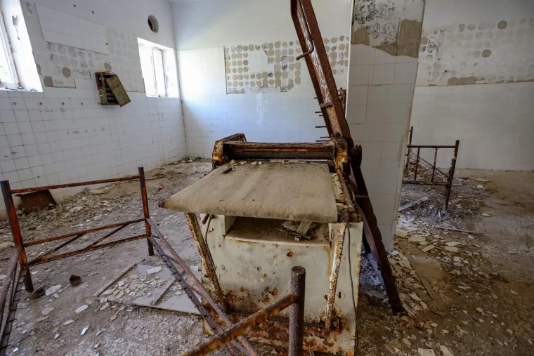 Napu&scaron;ten je već 35 godina, okružen je željezom i zelenilom. Pogledajte kako danas izgleda Goli otok