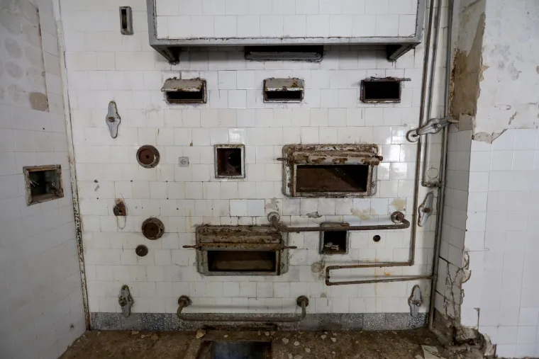 Napu&scaron;ten je već 35 godina, okružen je željezom i zelenilom. Pogledajte kako danas izgleda Goli otok