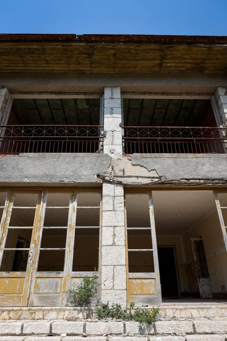 Napu&scaron;ten je već 35 godina, okružen je željezom i zelenilom. Pogledajte kako danas izgleda Goli otok