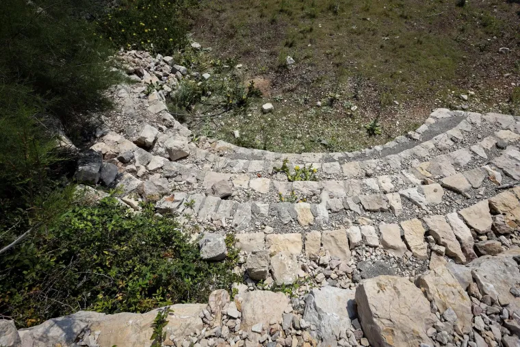Napu&scaron;ten je već 35 godina, okružen je željezom i zelenilom. Pogledajte kako danas izgleda Goli otok