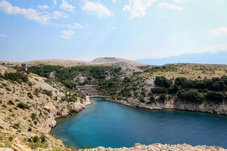 Napu&scaron;ten je već 35 godina, okružen je željezom i zelenilom. Pogledajte kako danas izgleda Goli otok
