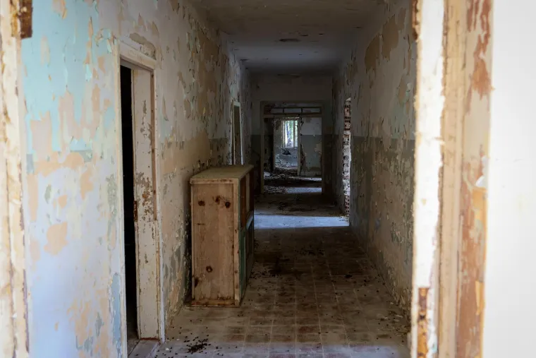 Napu&scaron;ten je već 35 godina, okružen je željezom i zelenilom. Pogledajte kako danas izgleda Goli otok