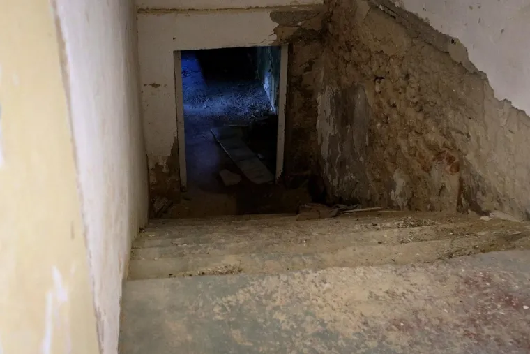 Napu&scaron;ten je već 35 godina, okružen je željezom i zelenilom. Pogledajte kako danas izgleda Goli otok