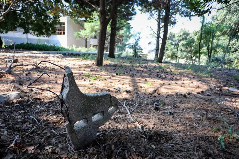 Napu&scaron;ten je već 35 godina, okružen je željezom i zelenilom. Pogledajte kako danas izgleda Goli otok