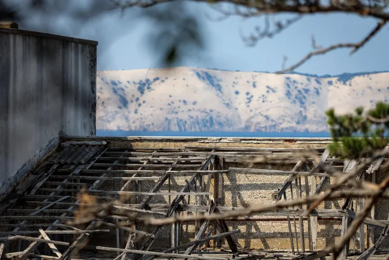 Napu&scaron;ten je već 35 godina, okružen je željezom i zelenilom. Pogledajte kako danas izgleda Goli otok