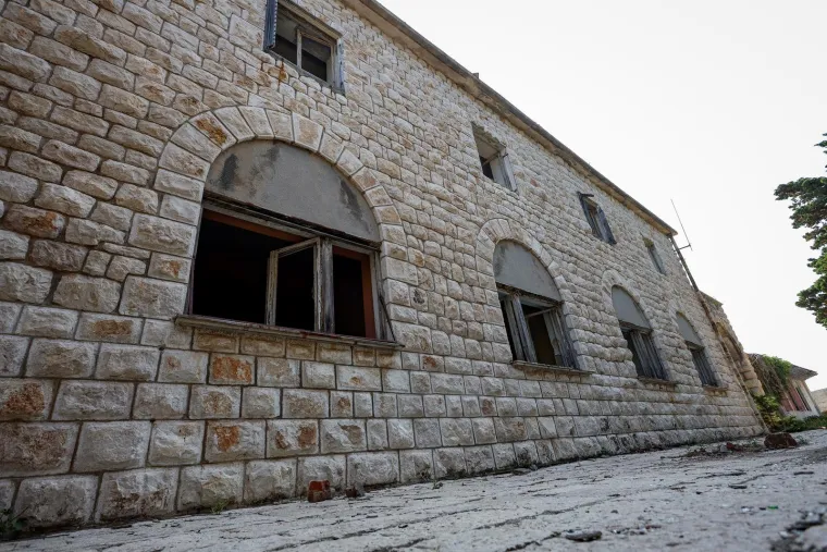 Napu&scaron;ten je već 35 godina, okružen je željezom i zelenilom. Pogledajte kako danas izgleda Goli otok