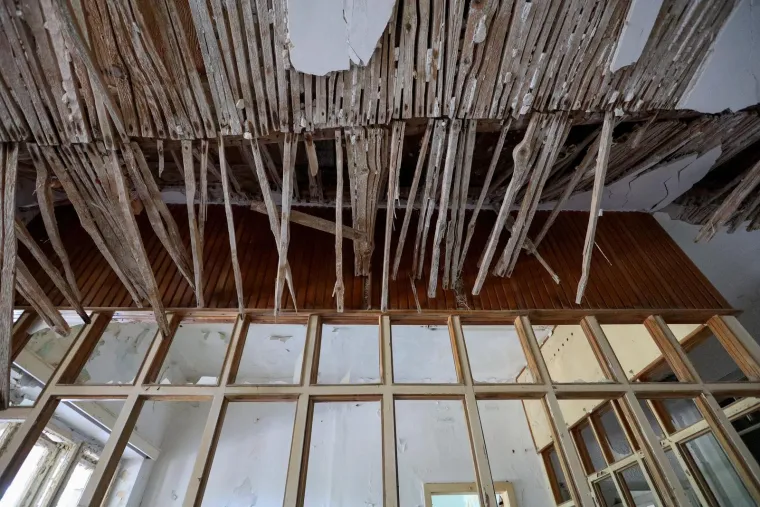 Napu&scaron;ten je već 35 godina, okružen je željezom i zelenilom. Pogledajte kako danas izgleda Goli otok