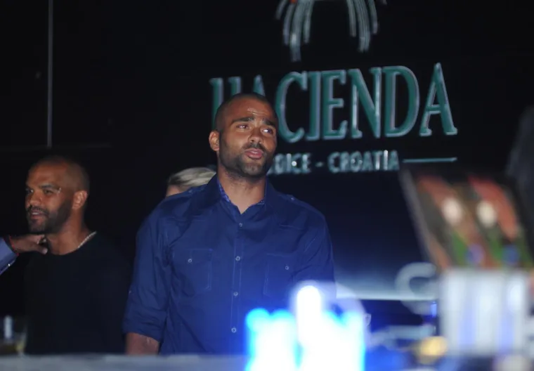 Slavna 'Kućanica', NBA zvijezda, bjegunac iz 'Zakon braće' i Ivan Todorić. Svi u noćnom klubu u Vodicama