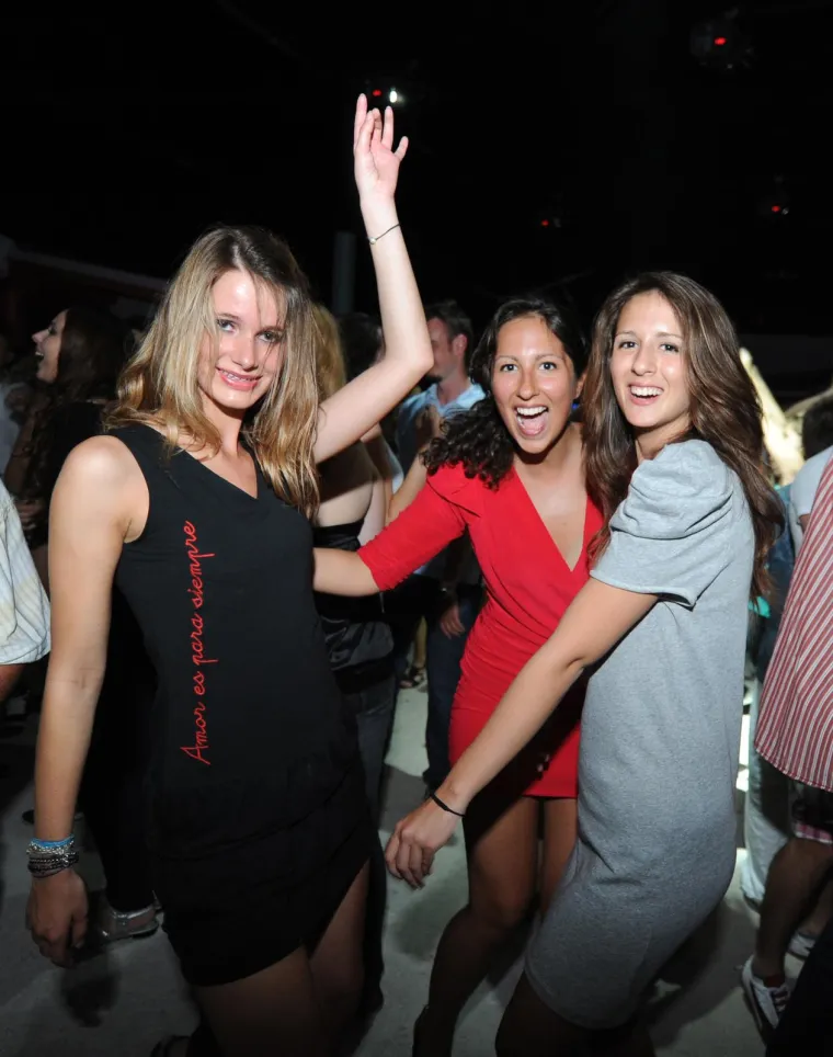 Slavna 'Kućanica', NBA zvijezda, bjegunac iz 'Zakon braće' i Ivan Todorić. Svi u noćnom klubu u Vodicama