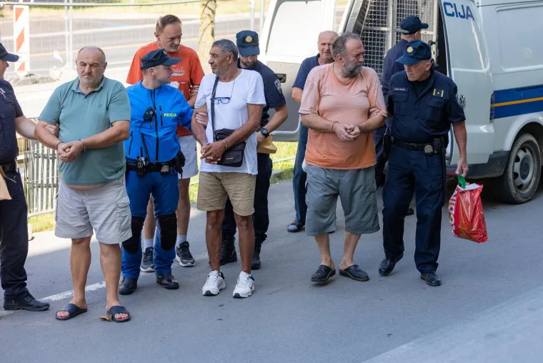 Ovo su lica osumnjičenih za zločine iz '91. kod Vukovara: Zarobili su i zlostavljali'